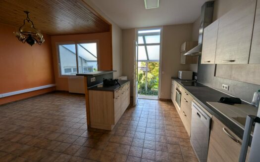 Maison mitoyenne T6 sur 3 niveaux