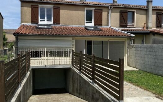 Maison individuelle T5 sur 2 niveaux.